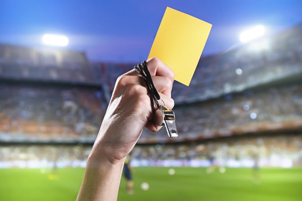Gelbe Karte Und Fußball mit roten Karten: Was bedeuten sie?
