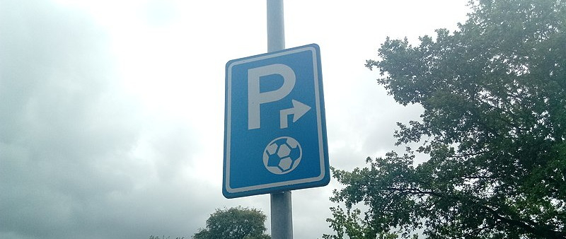 Parken bei Das Spiel: Parkmöglichkeiten auf Fußballplätzen