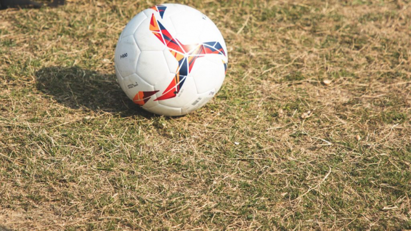 Warum benetzen sie Fußballfelder | Authority Soccer