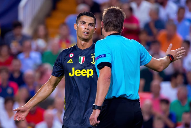 Wie viele Rote Karten hat Ronaldo? Die besten Fußballmomente der Welt